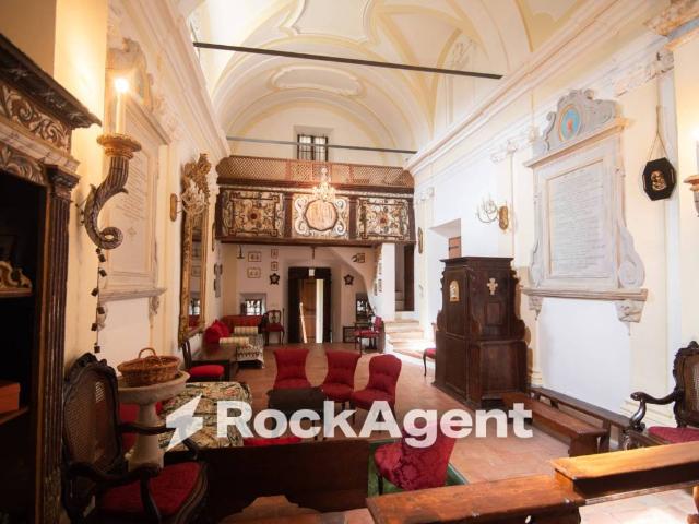 Palazzo / Stabile in vendita a Arcevia AN