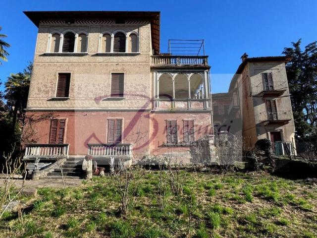 Palazzo / Stabile in vendita a Arcisate VA