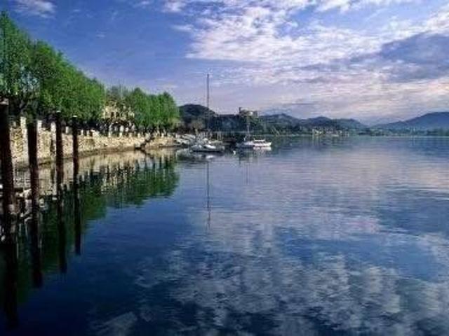 Palazzo / Stabile in vendita a Arona NO