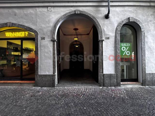 Palazzo / Stabile in vendita a Arona NO