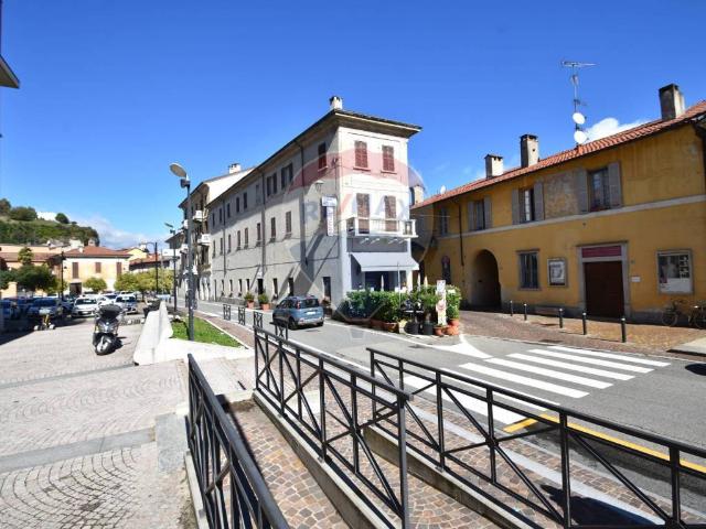 Palazzo / Stabile in vendita a Arona NO
