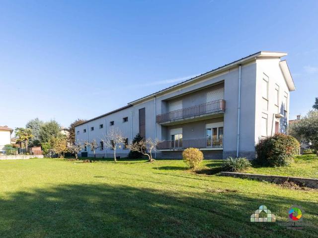 Palazzo / Stabile in vendita a Arosio CO