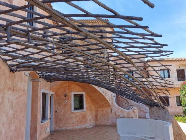 Palazzo / Stabile in vendita a Arzachena OT