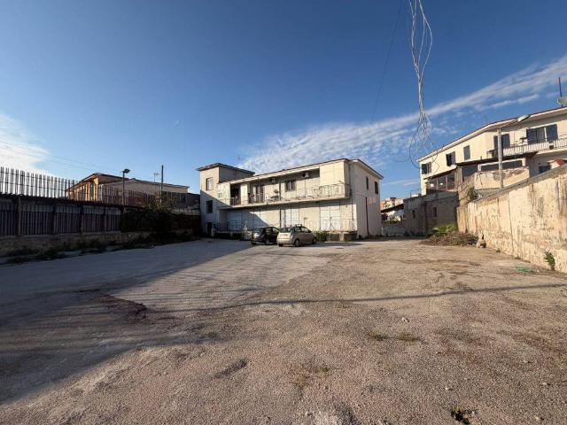 Palazzo / Stabile in vendita a Arzano NA
