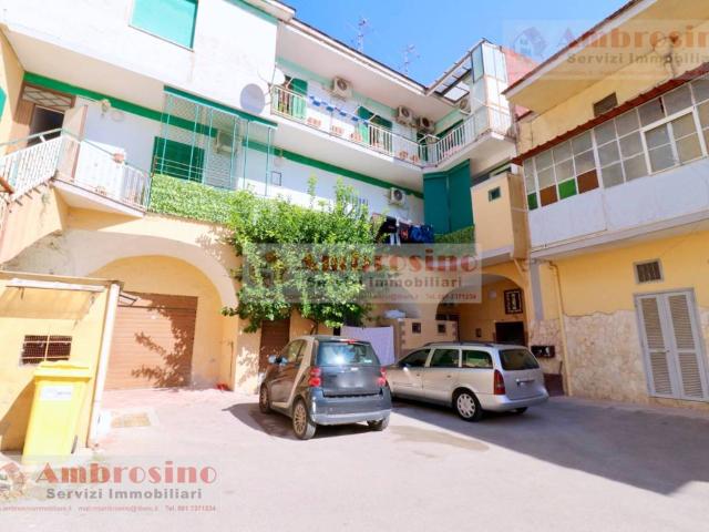 Palazzo / Stabile in vendita a Arzano NA