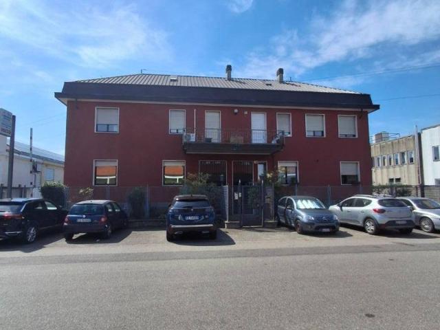 Palazzo / Stabile in vendita a Buccinasco MI
