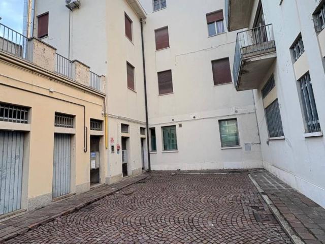 Palazzo / Stabile in vendita a Bagnolo in Piano RE