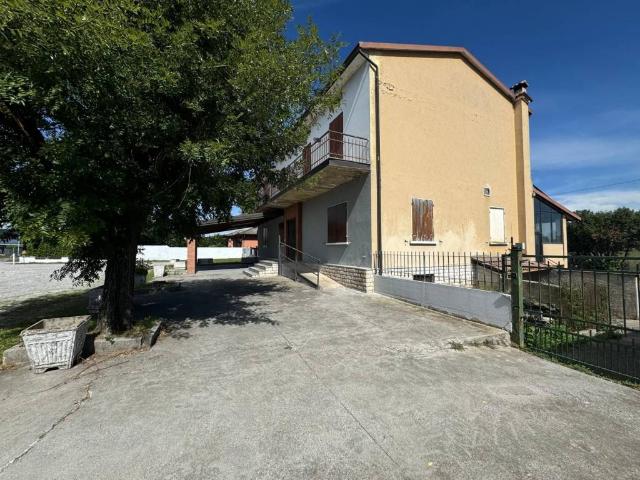 Palazzo / Stabile in vendita a Bagnolo Mella BS