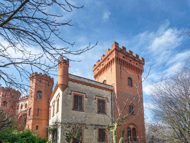 Palazzo / Stabile in vendita a Baldissero d'Alba CN