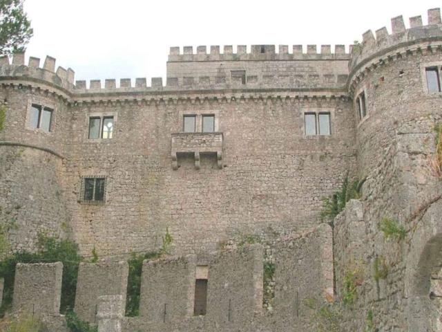 Palazzo / Stabile in vendita a Balsorano AQ