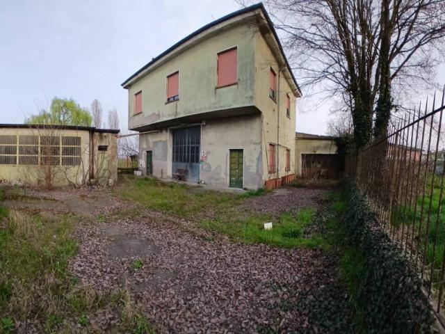 Palazzo / Stabile in vendita a Bascapè PV