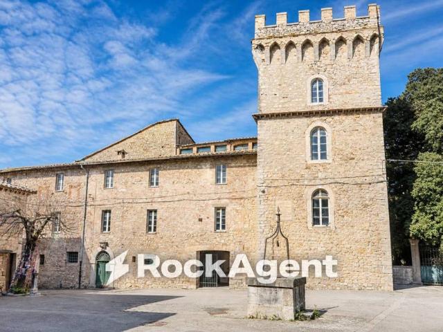Palazzo / Stabile in vendita a Baschi TR