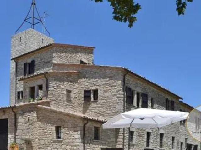 Palazzo / Stabile in vendita a Baschi TR