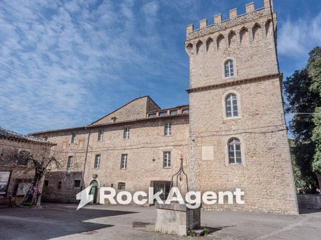Palazzo / Stabile in vendita a Baschi TR