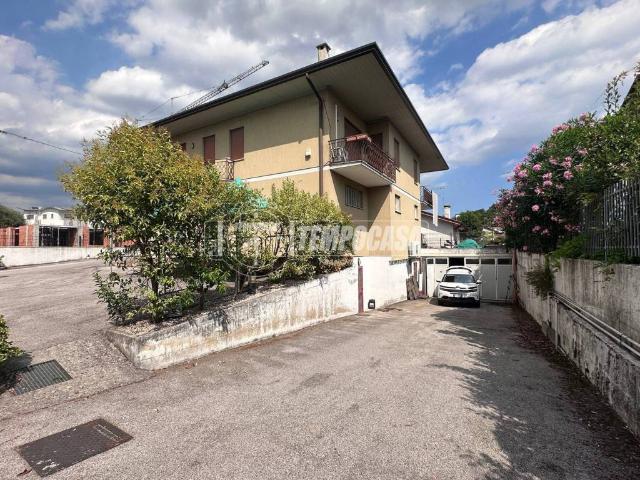 Palazzo / Stabile in vendita a Bassano del Grappa VI