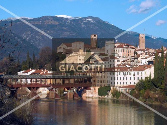 Palazzo / Stabile in vendita a Bassano del Grappa VI