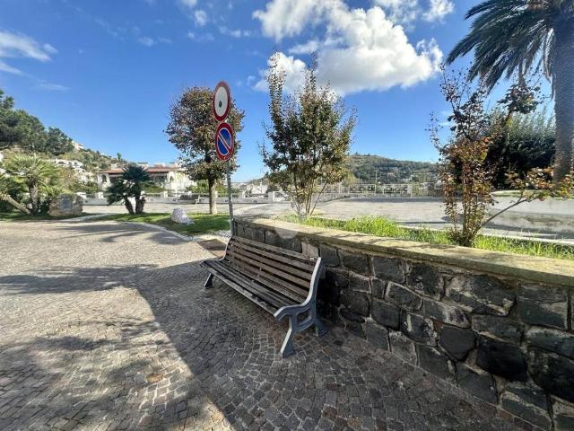 Palazzo / Stabile in vendita a Barano d'Ischia NA