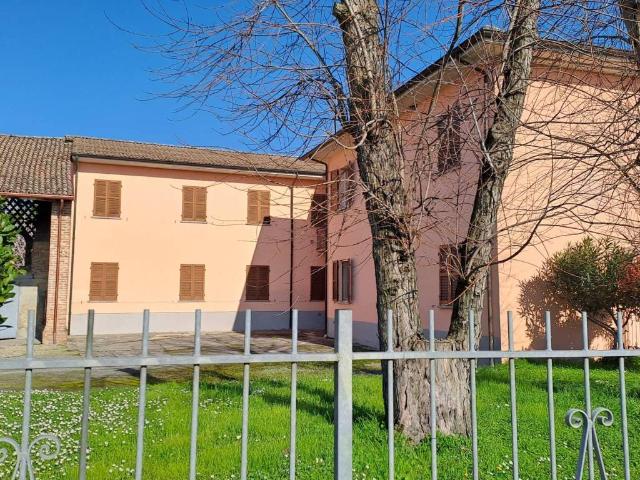 Palazzo / Stabile in vendita a Barbianello PV
