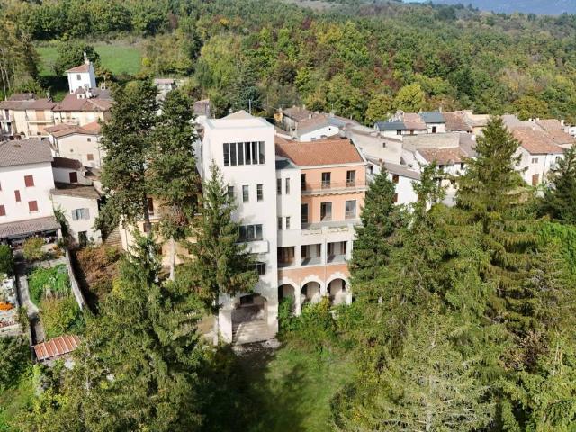 Palazzo / Stabile in vendita a Barete AQ