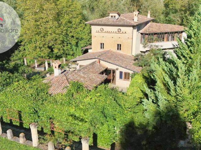 Palazzo / Stabile in vendita a Barete AQ