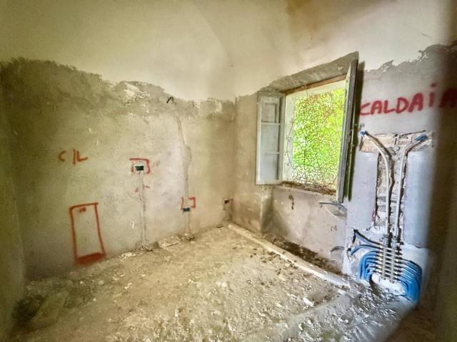 Palazzo / Stabile in vendita a Barete AQ