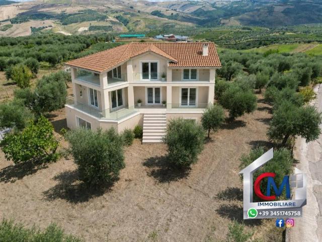 Palazzo / Stabile in vendita a Barile PZ