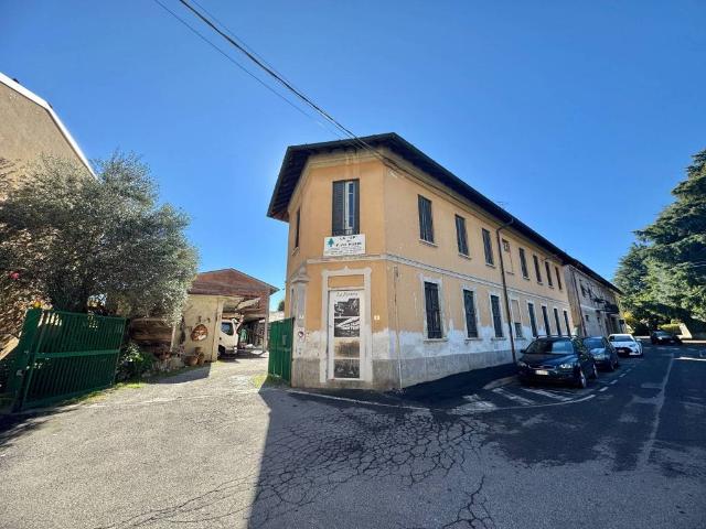 Palazzo / Stabile in vendita a Barlassina MB