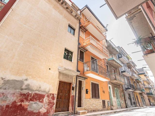 Palazzo / Stabile in vendita a Belmonte Mezzagno PA