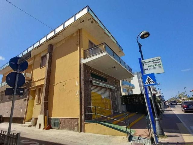 Palazzo / Stabile in vendita a Bellaria Igea Marina RN