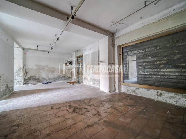 Palazzo / Stabile in vendita a Besnate VA
