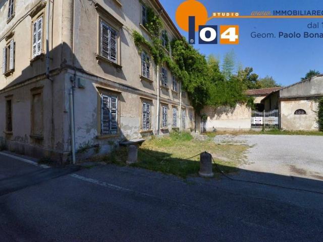 Palazzo / Stabile in vendita a Besana in Brianza MB