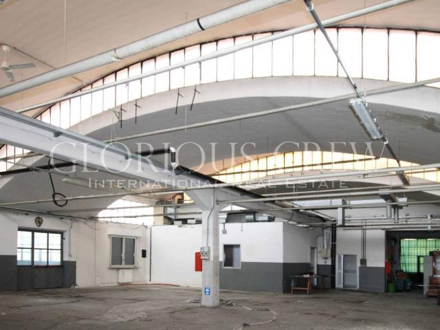 Palazzo / Stabile in vendita a Besana in Brianza MB