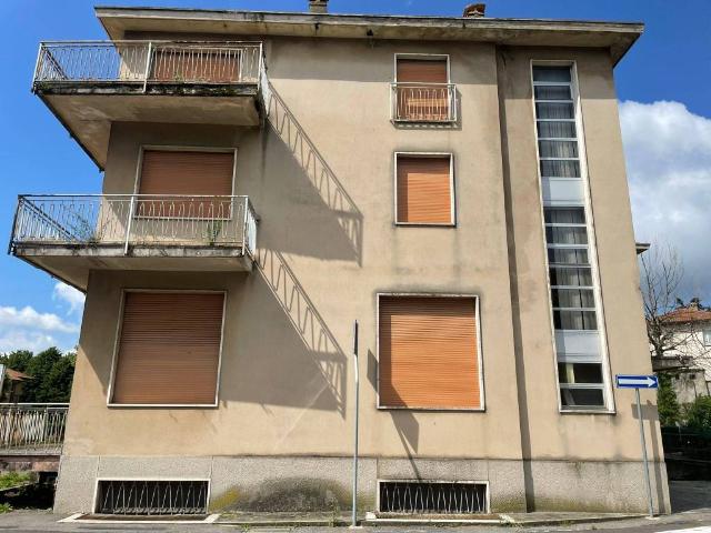 Palazzo / Stabile in vendita a Besana in Brianza MB