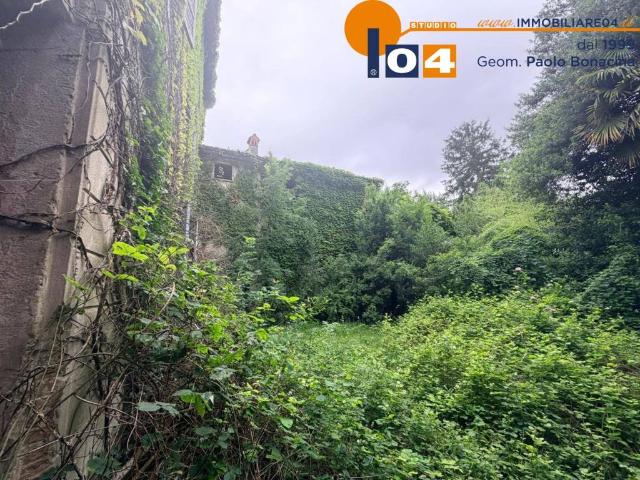 Palazzo / Stabile in vendita a Besana in Brianza MB