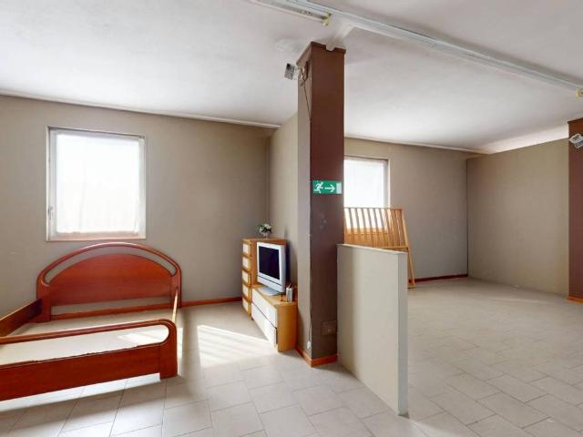 Palazzo / Stabile in vendita a Besana in Brianza MB