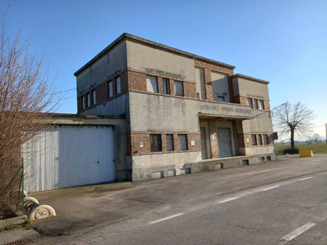 Palazzo / Stabile in vendita a Besenzone PC