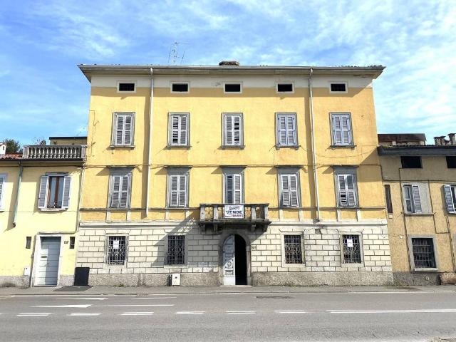 Palazzo / Stabile in vendita a Bergamo BG