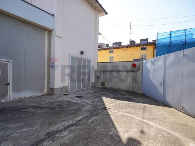 Palazzo / Stabile in vendita a Bergamo BG