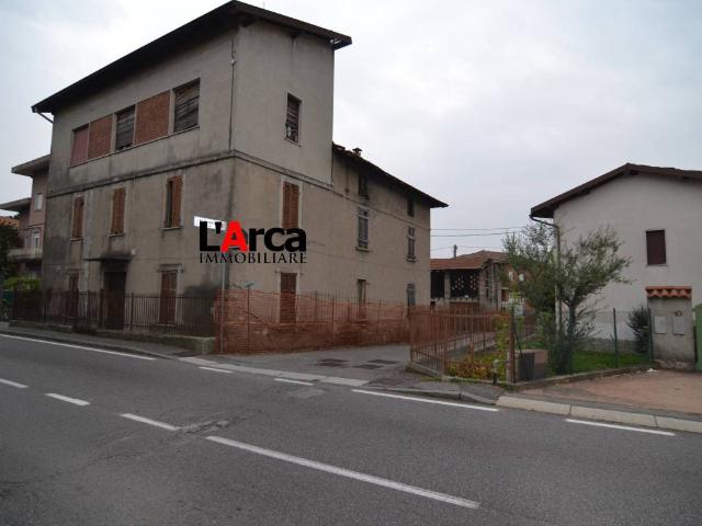 Palazzo / Stabile in vendita a Bergamo BG