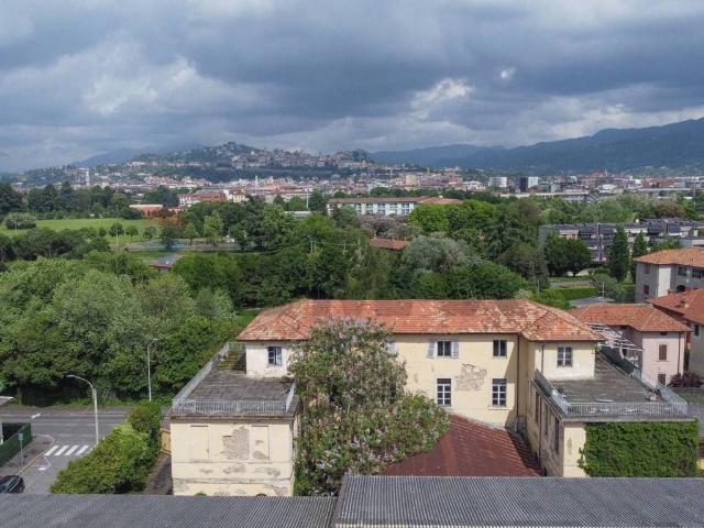 Palazzo / Stabile in vendita a Bergamo BG
