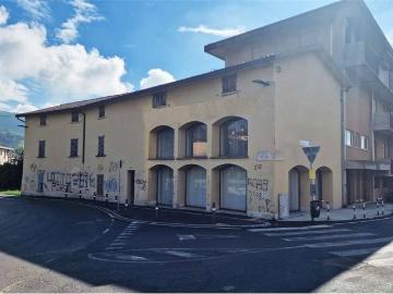 Palazzo / Stabile in vendita a Bergamo BG