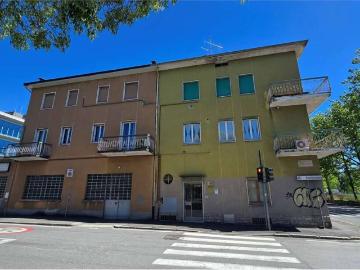 Palazzo / Stabile in vendita a Bergamo BG