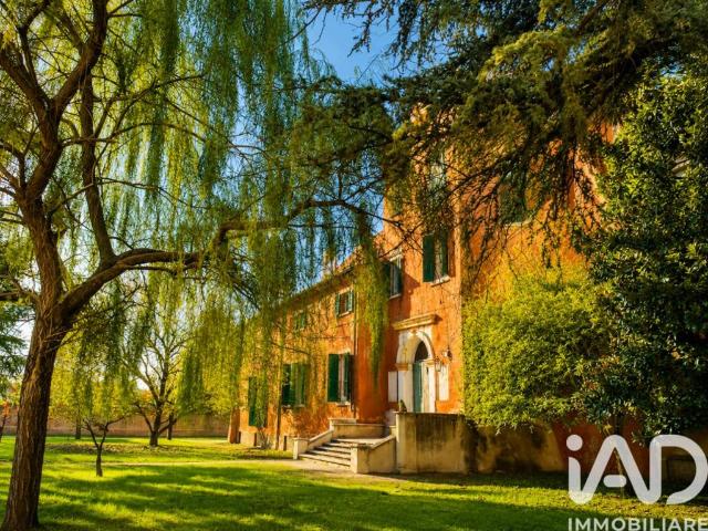 Palazzo / Stabile in vendita a Bergantino RO