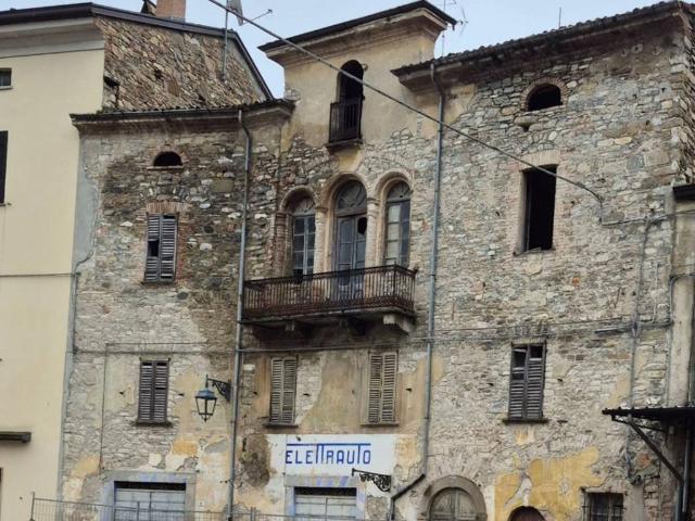 Palazzo / Stabile in vendita a Bettola PC