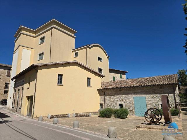Palazzo / Stabile in vendita a Bevagna PG