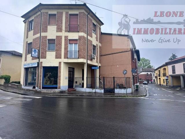 Palazzo / Stabile in vendita a Binasco MI
