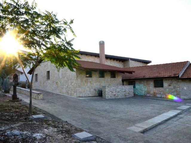 Palazzo / Stabile in vendita a Bitonto BA