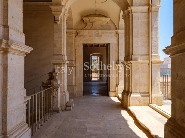Palazzo / Stabile in vendita a Bitetto BA