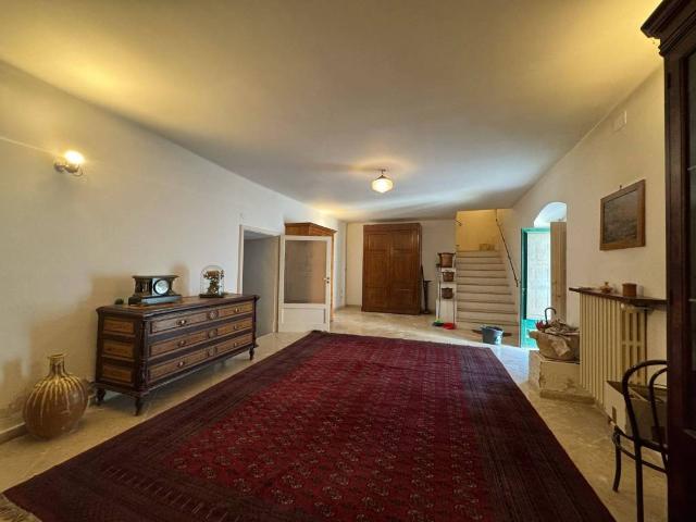 Palazzo / Stabile in vendita a Bitritto BA
