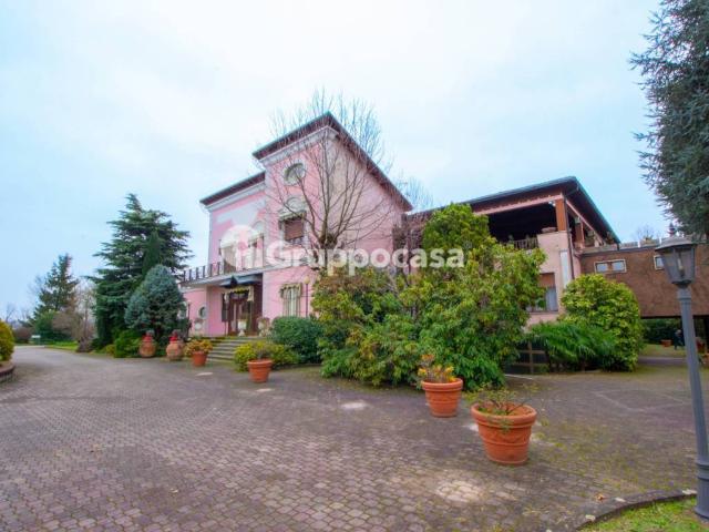 Palazzo / Stabile in vendita a Boffalora Sopra Ticino MI